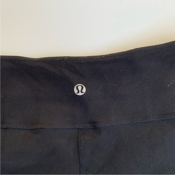 Lululemon Black Groove Shorts Size 6 - Picture 3 of 6